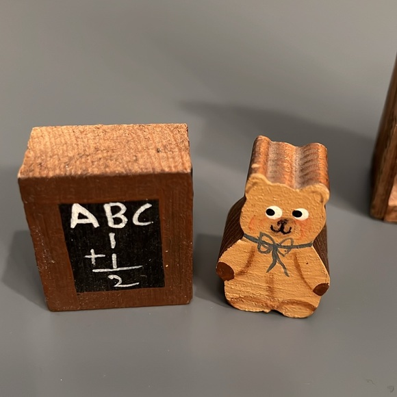 Vintage Farmhouse Decor - Picture 3 of 10